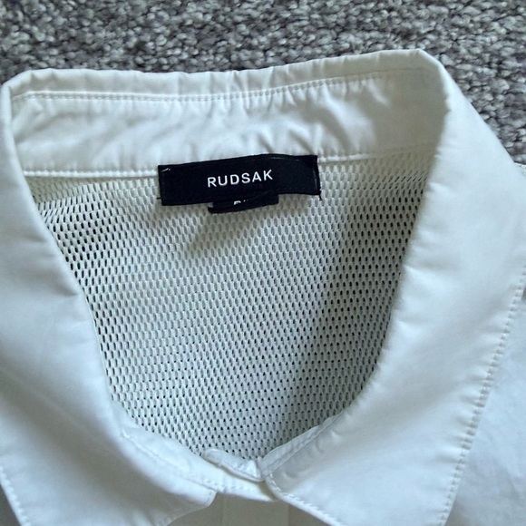 RUDSAK Ivory Sleeveless Button-Down Shirt - Picture 2 of 8